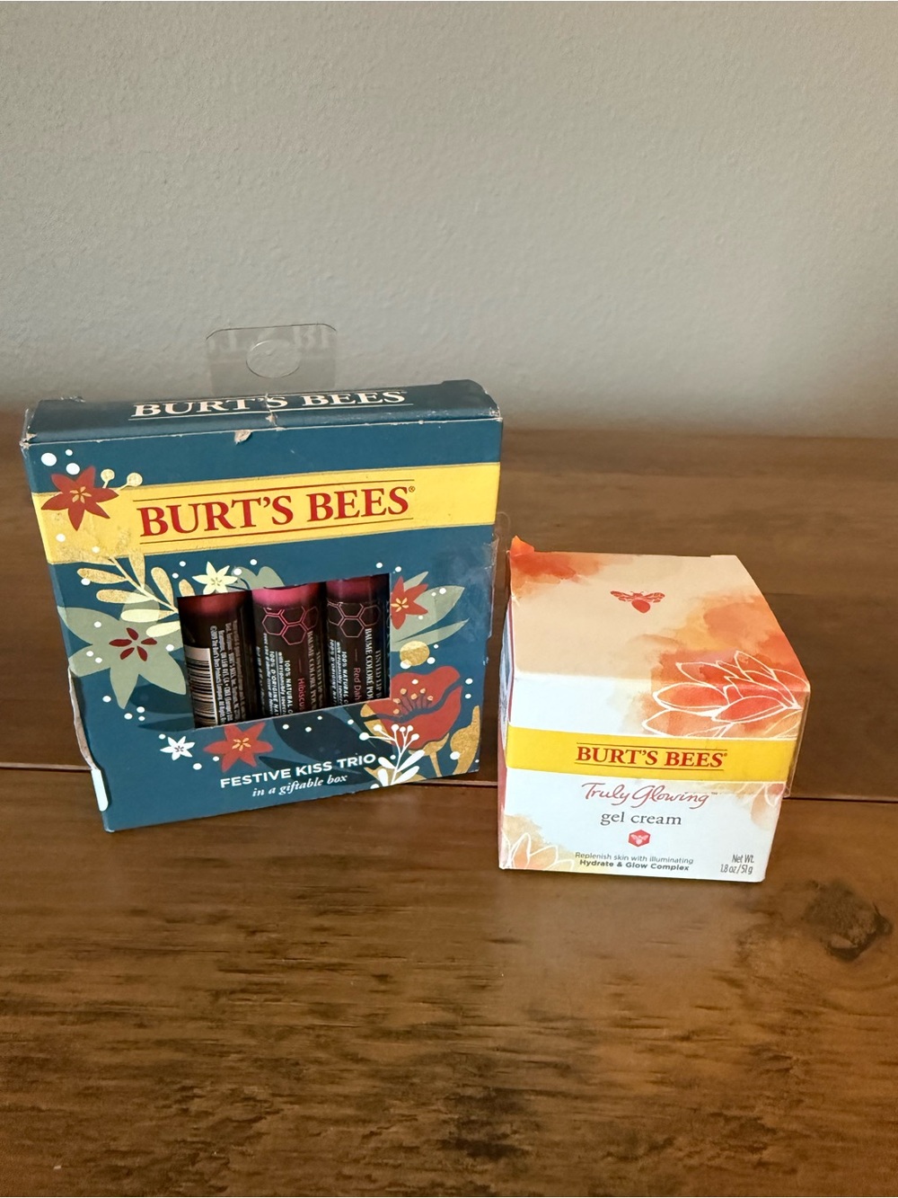 Burt's Bees Bundle Festive Kiss Trip Lip Balm and Totally Glowing Gel Cream